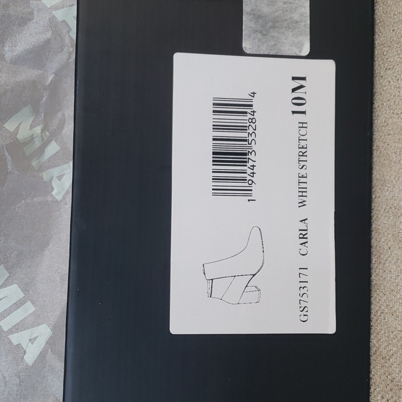 MIA Carla Stretch Bootie - Picture 9 of 9